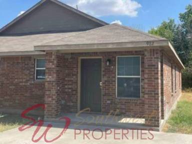 Main picture of 982 W Oak St