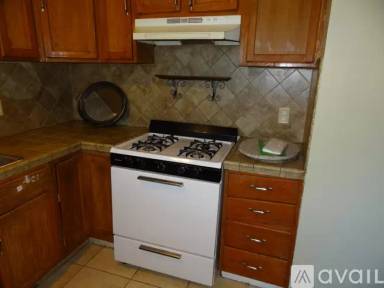 Main picture of 605 Glenfinnan Ave