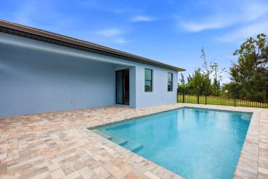 Main picture of 3518 NE 21st Pl