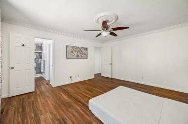 Main picture of 404 Nob Hill Dr