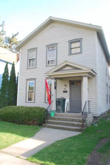 Main picture of 158 E 2nd St