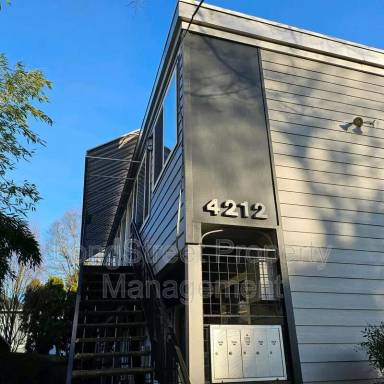 Main picture of SE 15th 5 Plex 4212 SE 15th Ave.