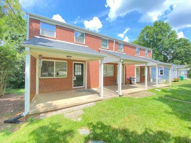 Main picture of 107 S Walnut Gq St