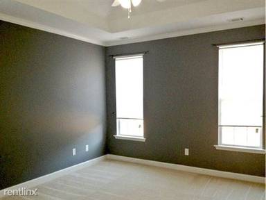 Main picture of 1658 Jamestown Ave