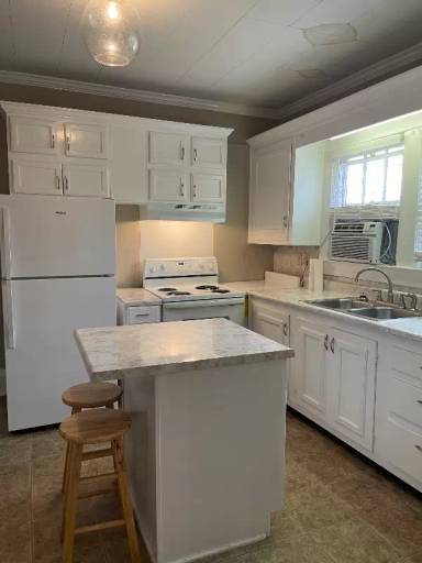 Main picture of 609 Prospect Dr SE
