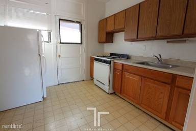 Main picture of 813 W Waveland Ave