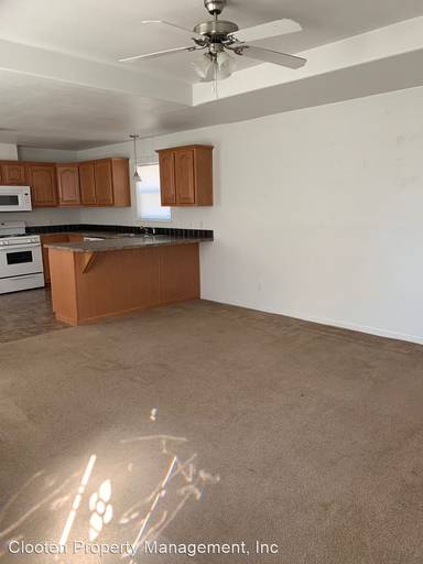 Main picture of 1400 N Frontier Trl
