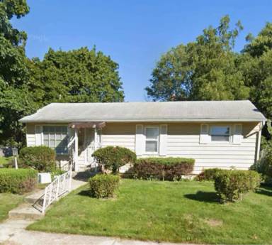 Main picture of 804 E Pleasant St