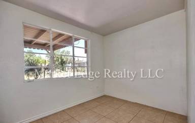 Main picture of 3024 E Culver St