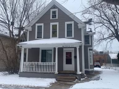 Main picture of 891 Rose Ave E