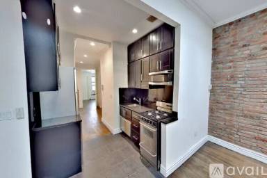 Main picture of 420 W 51st St