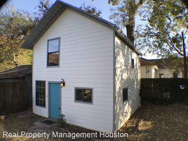Main picture of 3407 1/2 White Oak Dr