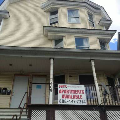 Main picture of 907 Baldwin St