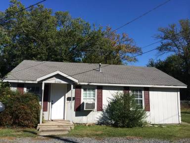 Main picture of 2108 Prince St