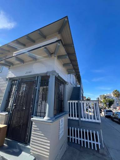 Main picture of 2066 Columbia St