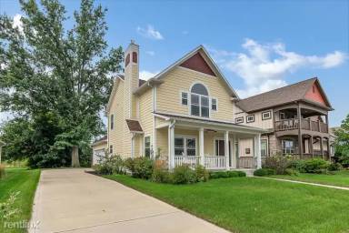 Main picture of 6727 Regents Park Dr