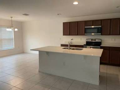 Main picture of 1321 Lucerne Loop Rd NE