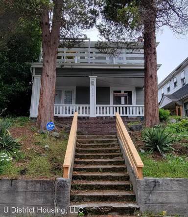 Main picture of 4733 19th Ave NE