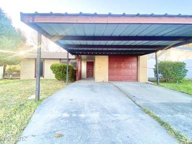 Main picture of 809 Hickory Hill Dr