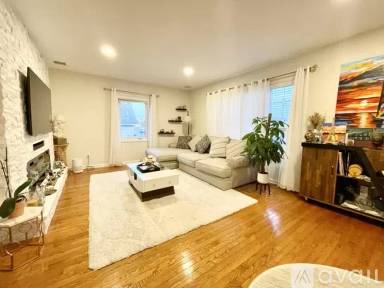 Main picture of 28 Henry Pl