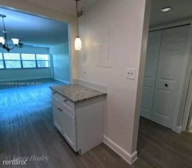 Main picture of 301 Racquet Club Rd