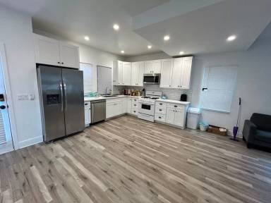Main picture of 1334 W 22nd St