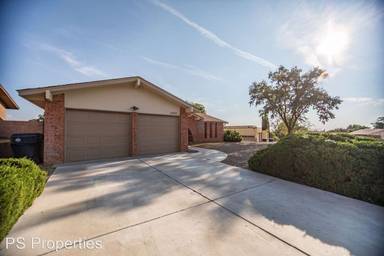 Main picture of 10700 Hagen Rd NE