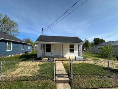 Main picture of 2202 Maxwell Ave
