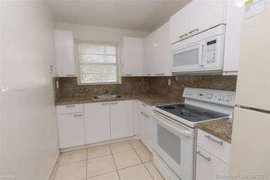 Main picture of 2401 Van Buren St