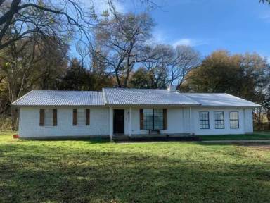 Main picture of 2897 Luther Curtis Rd