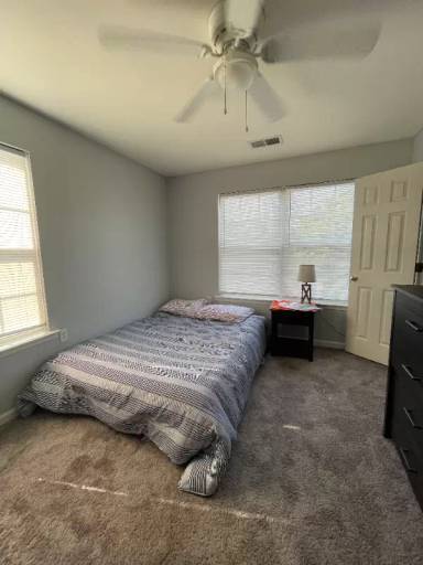 Main picture of 121 University Village Dr