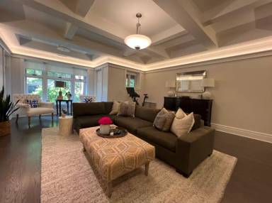 Main picture of 544 W Wellington Ave