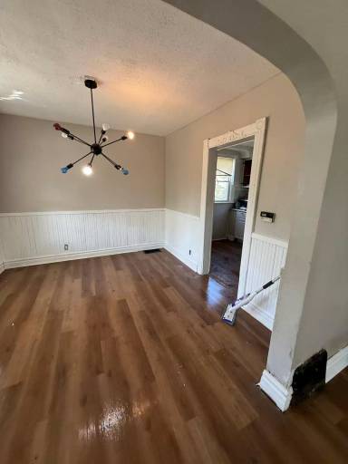 Main picture of 4909 E 84th St