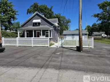 Main picture of 2435 Spencer St