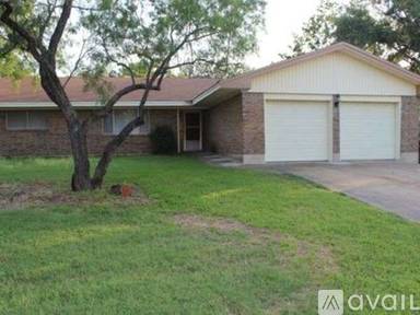 Main picture of 1402 Laura Ln