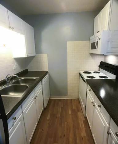 Main picture of The Pointe at Devon Court