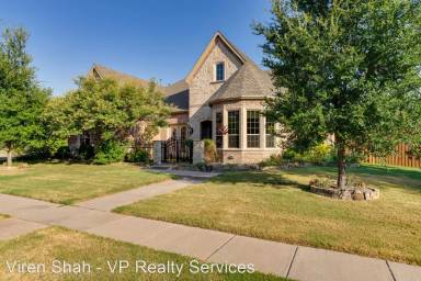 Main picture of 602 Royal Glen Dr