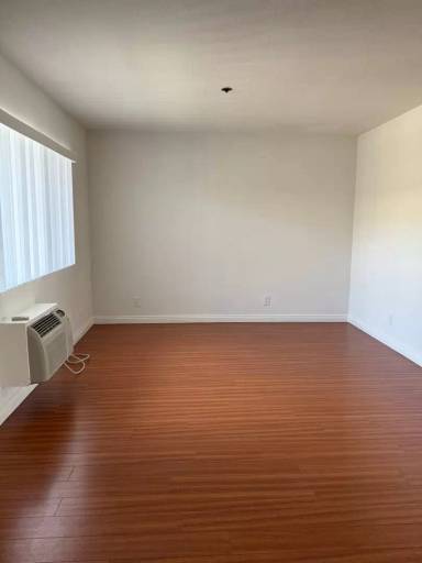 Main picture of 1326 W Carson St