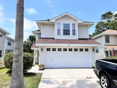 Main picture of 221 Twin Lakes Ln