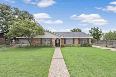 Main picture of 3821 Holly Dr