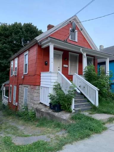 Main picture of 315 Lydell St