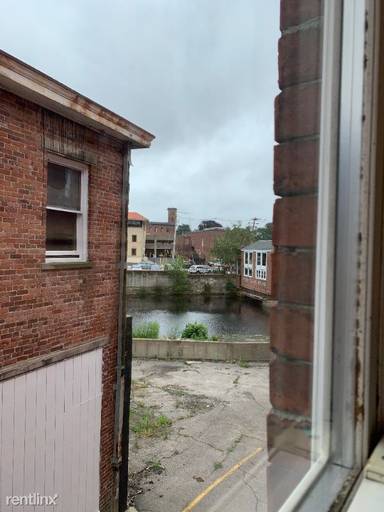 Main picture of 38 W Broad St