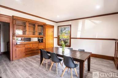 Main picture of 1325 W Adams Blvd