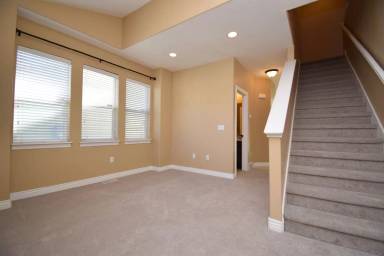Main picture of 913 W Delorean Ln