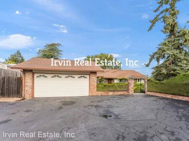 Main picture of 36 Christopher Ct