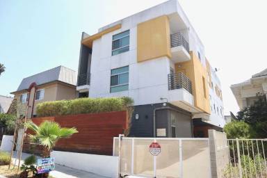 Main picture of 978 S Mariposa Ave