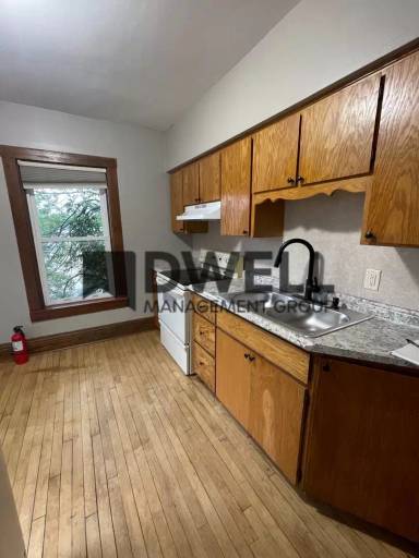 Main picture of 24 W Main St