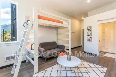 Main picture of 320 Clay St