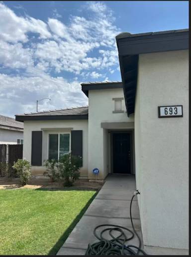 Main picture of 693 Diamond St