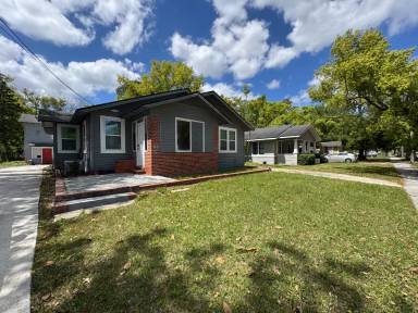 Main picture of 702 Saint Clair St